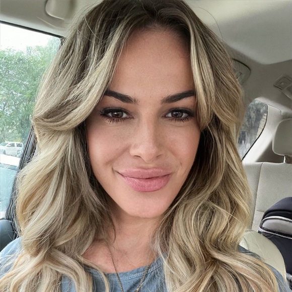 Hi, I’m Lindsay, meet your posher! - Picture 4 of 5